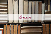 Altes Regal voller Bücher
