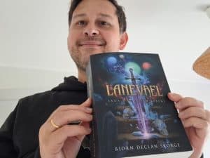 Autor Björn Declan Skorge mit Debütroman Lanevael